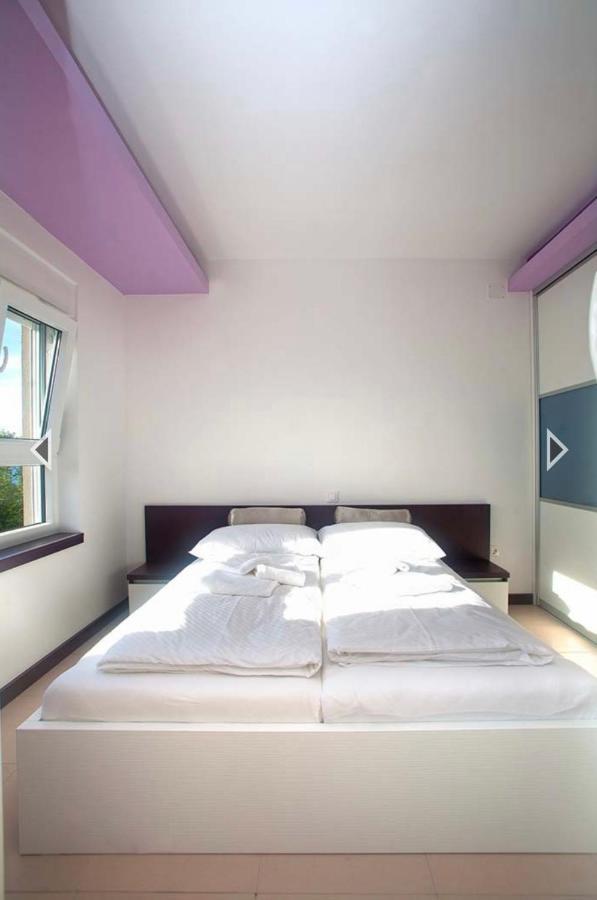 Daska Apartmani Njivice Kültér fotó